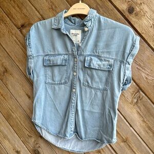 Abercrombie and Fitch super soft button down denim shirt size xs